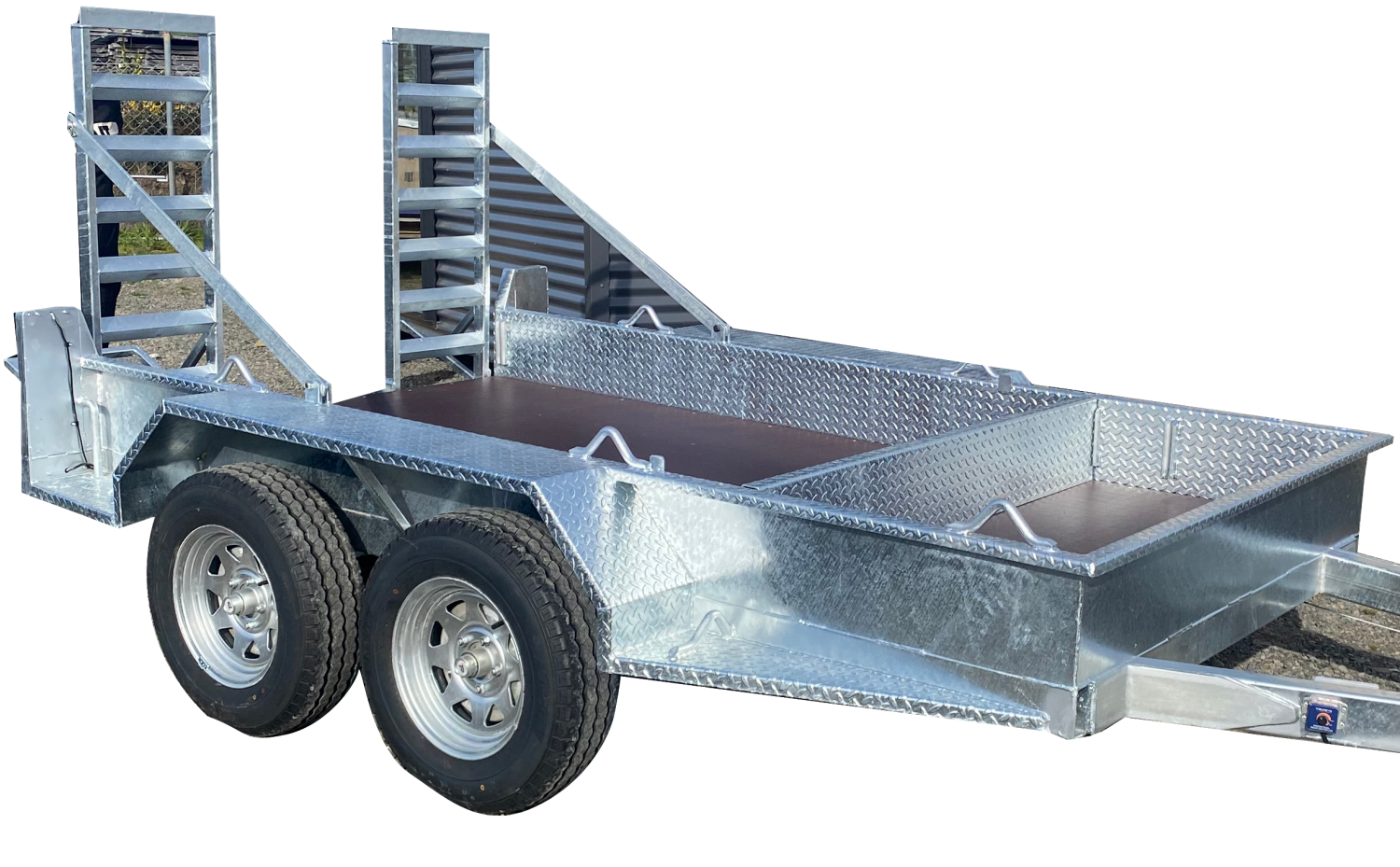 Tandem trailer with electric brakes and ramps